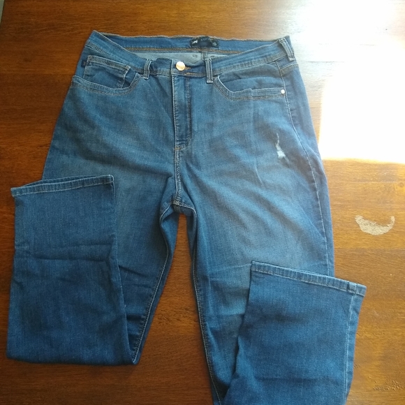 Capris - Picture 1 of 2